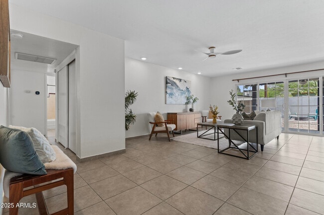 Building Photo - 457 W Mulberry Dr