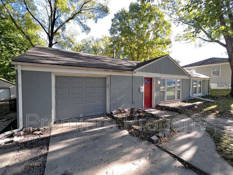 10524 E Lake Dr, Independence, MO 64053 House Rental in Independence, MO