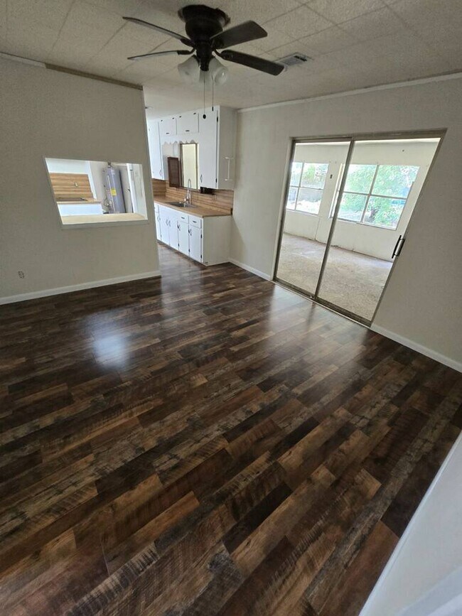 Building Photo - 512 Crepe Myrtle Avenue