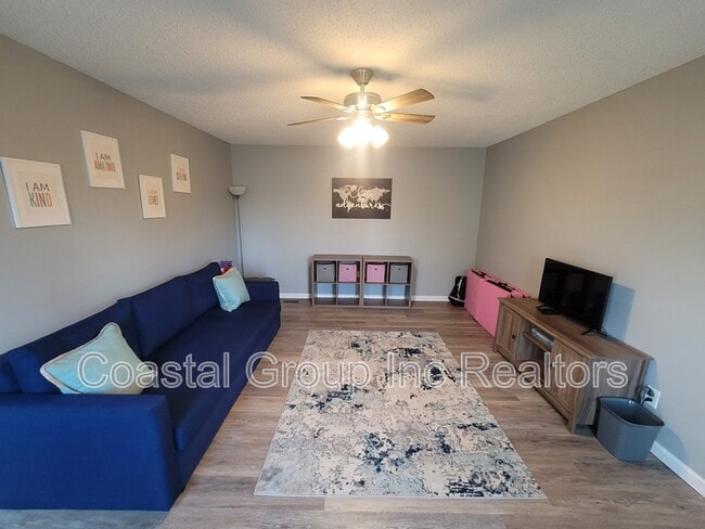 Building Photo - 1012 Meadowview Pl