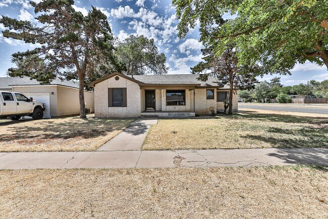 Building Photo - Modern, Roomy 3/2 in Tech Terrace with Two...