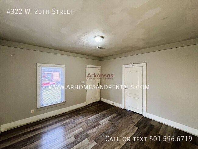 Foto del edificio - 4322 W 25th St