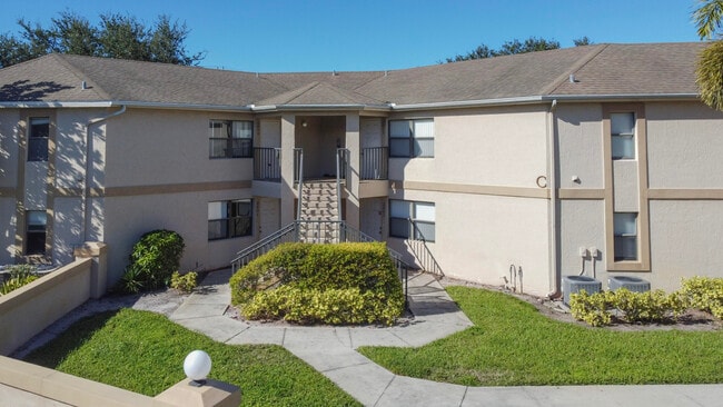 Building Photo - 2625 Heathcote Dr