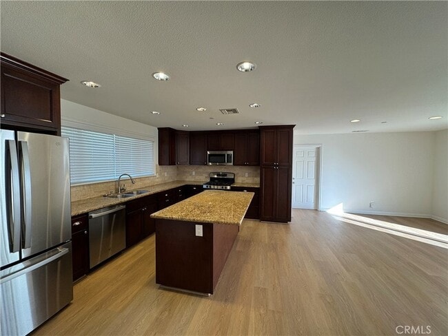 Foto del edificio - 1336 Calle Tulipan