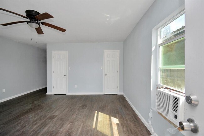 Building Photo - 7919 Brays St