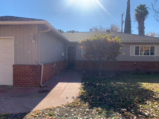 Building Photo - 1526 Maplewood Dr