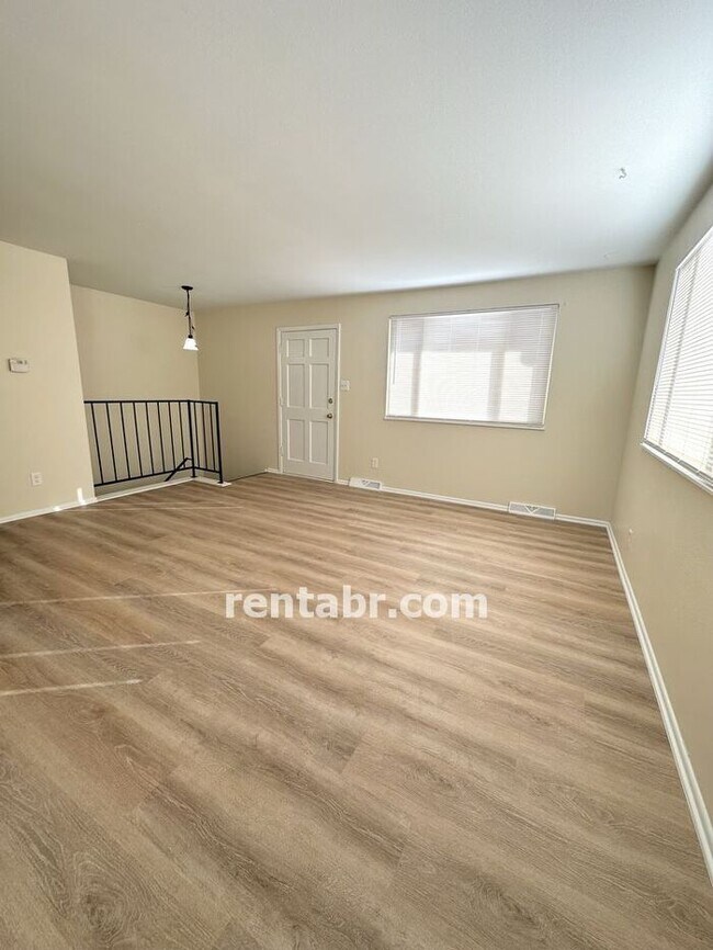 Foto del edificio - Gorgeous Remodeled Duplex in Westminster-A...