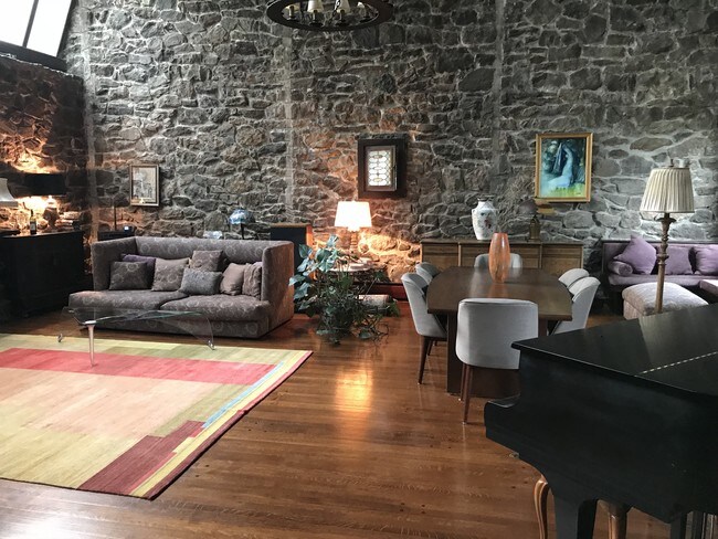 living room - 810 Soundview Dr