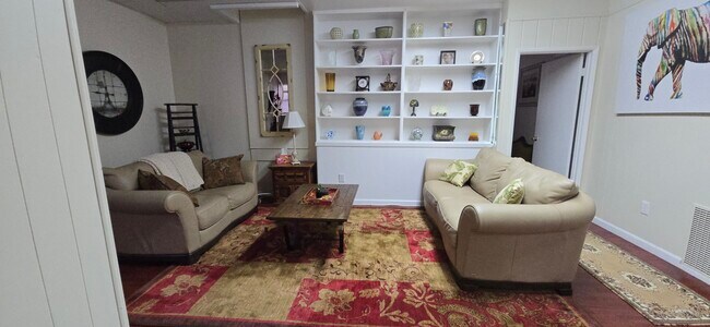 Building Photo - 1447 Lincoln Way