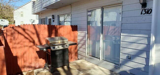 Foto del edificio - 1310 Firefly Cir