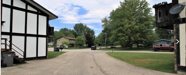 Drive way parking - 2016 Redwood Dr
