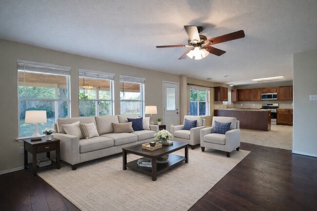 Foto del edificio - 8315 Cardamon Ln