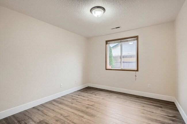Building Photo - 18800 Southeast 14th Way, Vancouver, WA, 9...