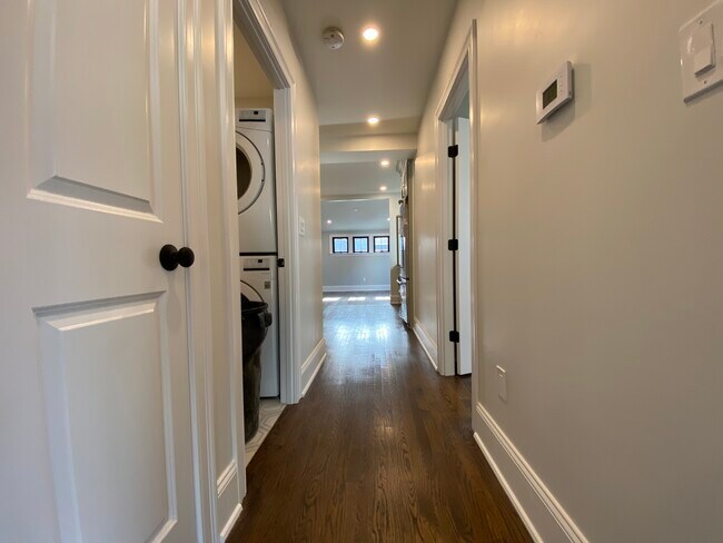 Building Photo - 554 Lagrange St