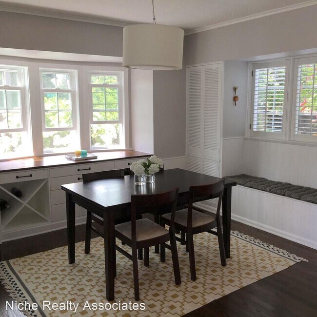 Building Photo - 3 br, 2.5 bath House - 4500 NE 75th St
