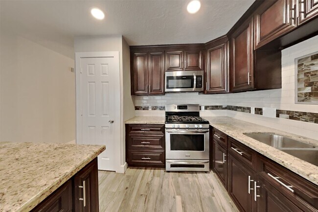 Building Photo - 18116 Red Pine Ct