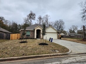 Building Photo - 1954 Ballesteros St