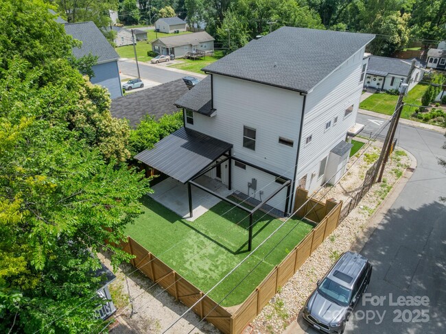 Building Photo - 1401 Kennon St