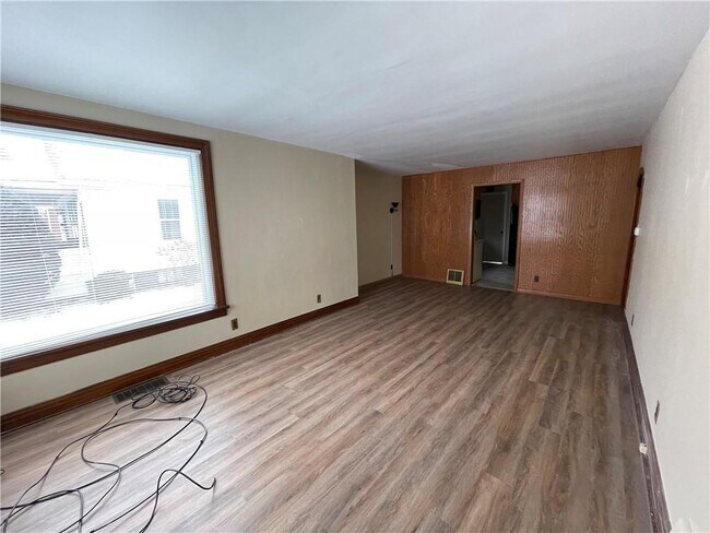 Building Photo - 119 E 34th St