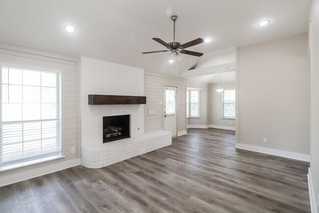 Foto del edificio - 601 E 6th St