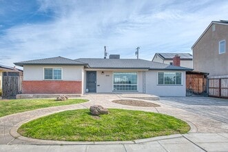 Building Photo - 245 Minnewawa Ave