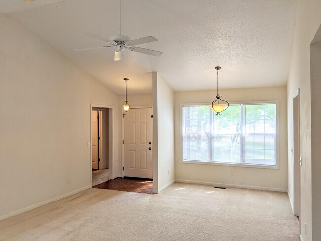 Foto del edificio - 115 Pecan Grove Dr