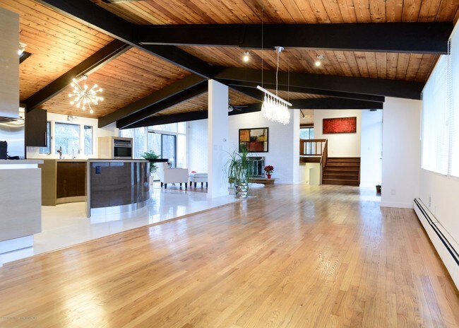 Foto del edificio - 127 Stone Hill Rd