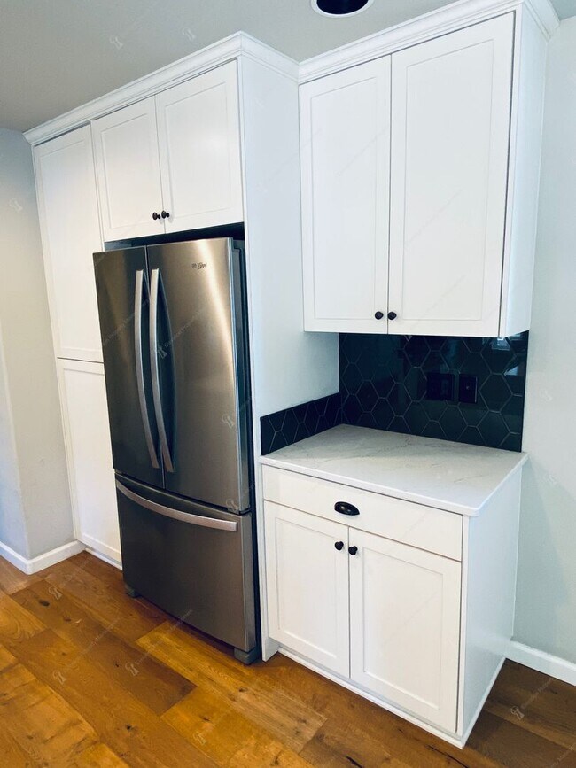 Foto del edificio - Desirable Modern & Charming Westside 2BR -...