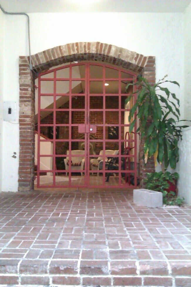 Building Photo - 213 23rd St
