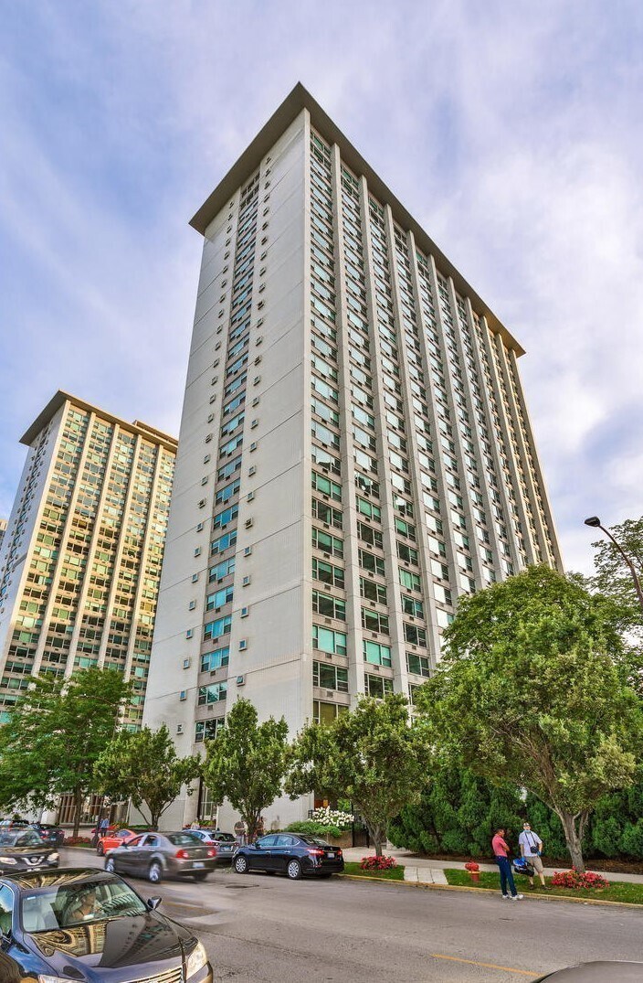 3600 N Lake Shore Drive Condo