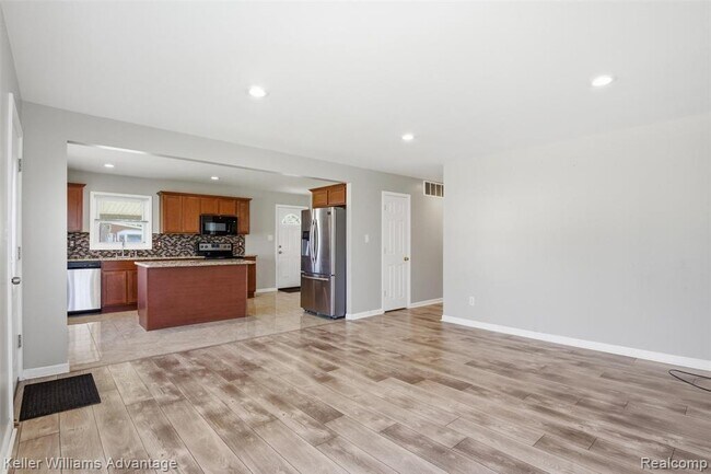 Foto del edificio - 7435 Lathers St