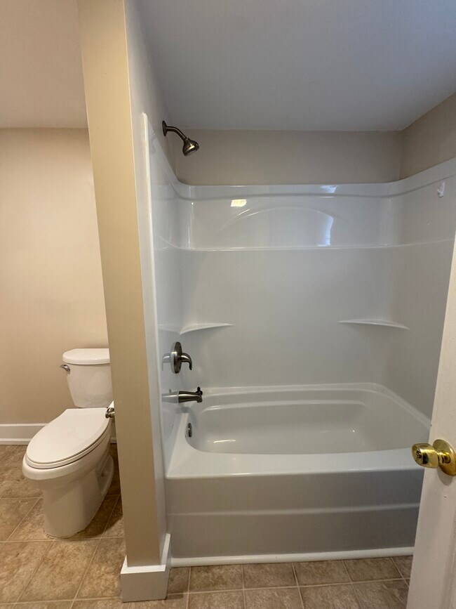 Foto del edificio - 14 Tatro Rd