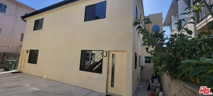 Building Photo - 1427 S Shenandoah St