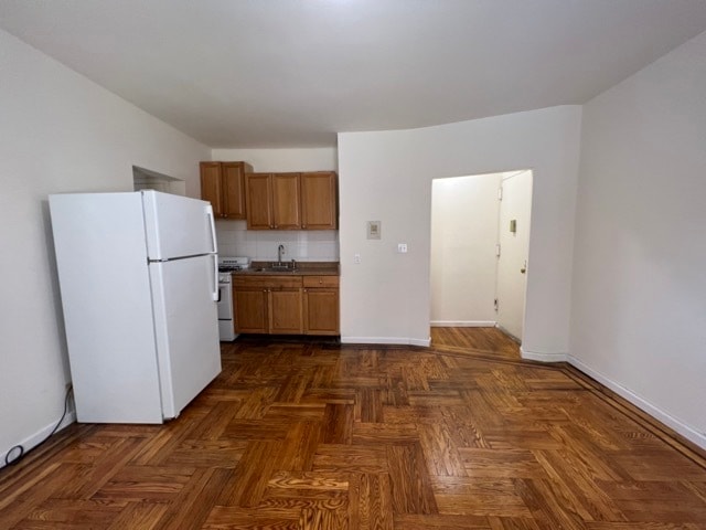 Kitchen - 6143 Booth St
