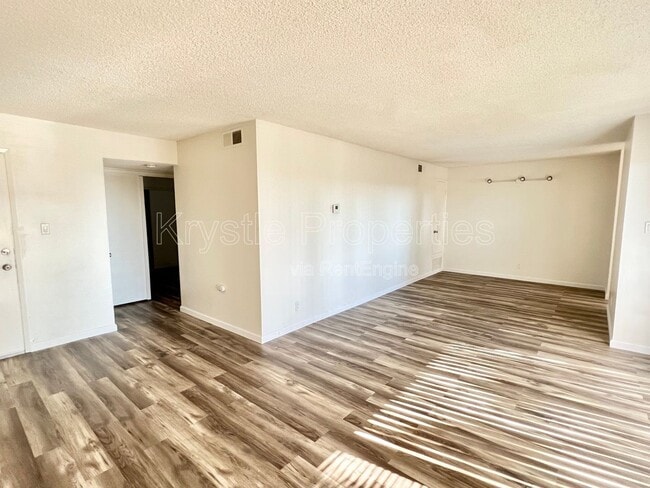 Building Photo - 355 Parkview Terrace