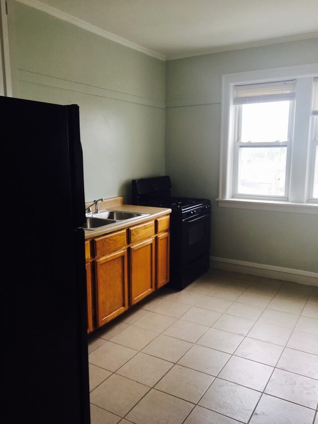 Primary Photo - 2541 E 82nd St