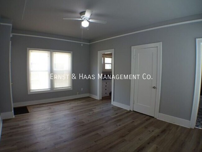 Foto del edificio - Lovely Studio Condo Located In Prime Long ...