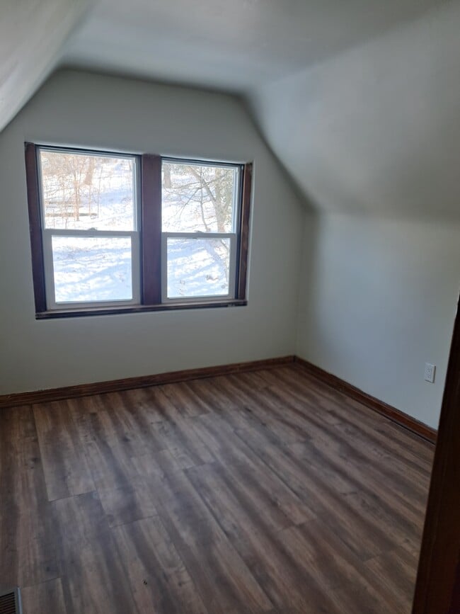 Bedroom - 2231 Graebe Ave