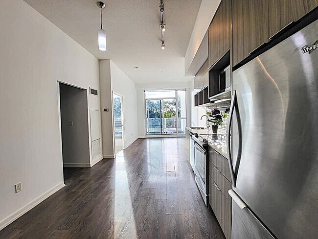 Building Photo - 52 Forest Manor Rd