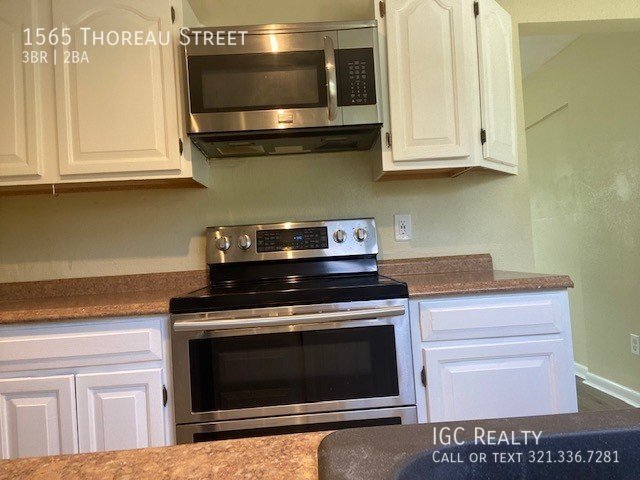 Building Photo - Bright and updated 3/1.5 in Titusville Rea...
