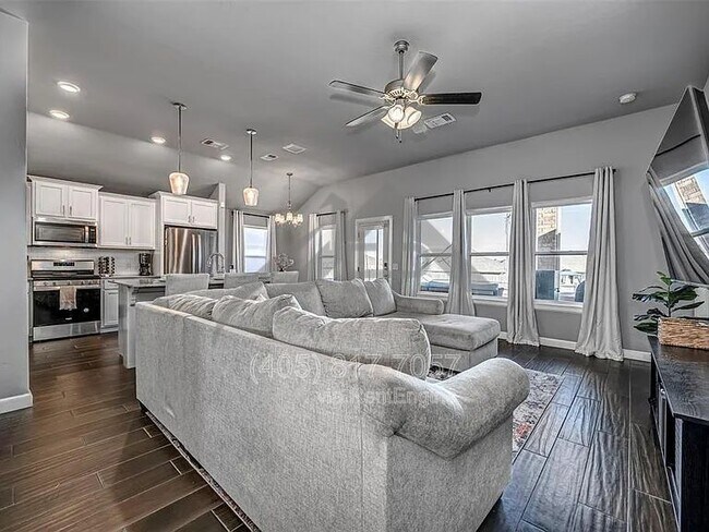 Foto del edificio - 15740 Caney Dr