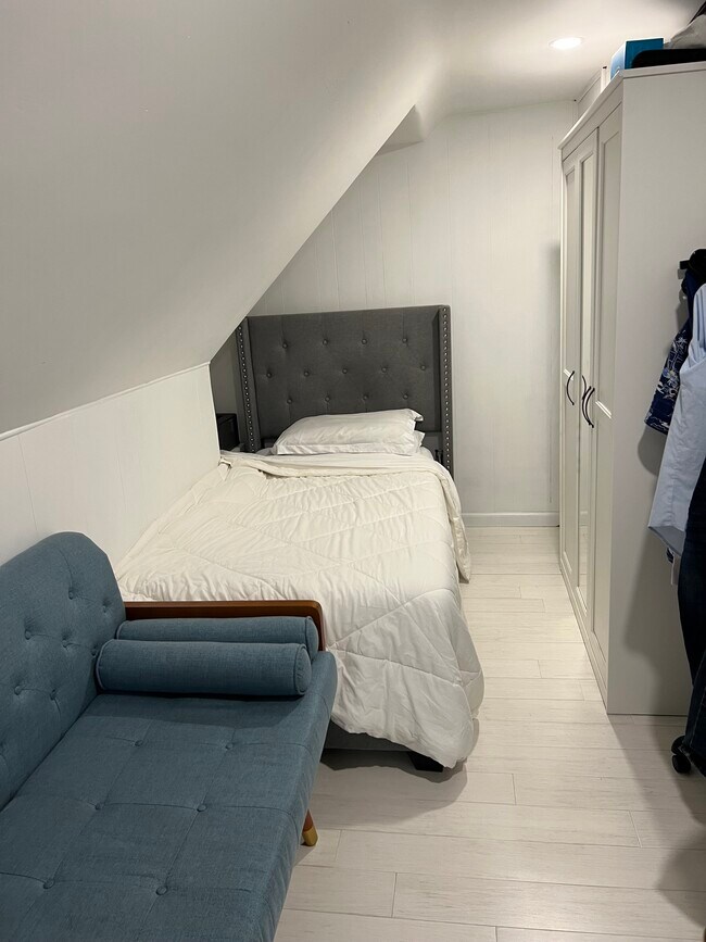 Bedroom 2 - 25 Holbrook Ave