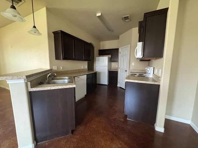 Building Photo - 4305 Cambridge Dr