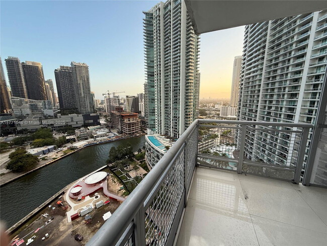 Building Photo - 350 S Miami Ave