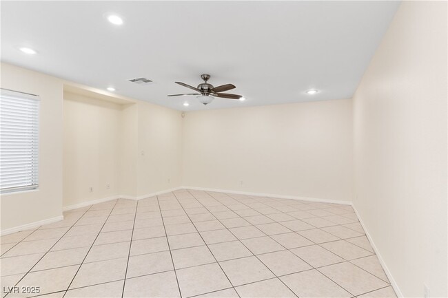 Building Photo - 7268 Vinca Rd