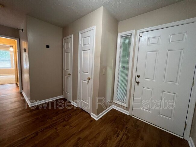Building Photo - 950 Stewarts Creek Dr