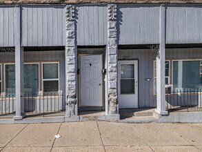 Building Photo - 2422-1/2 S 16th St
