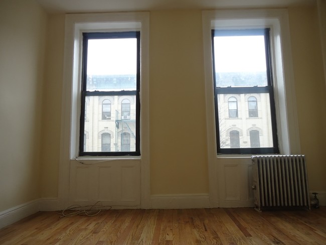Building Photo - 1318 Halsey St