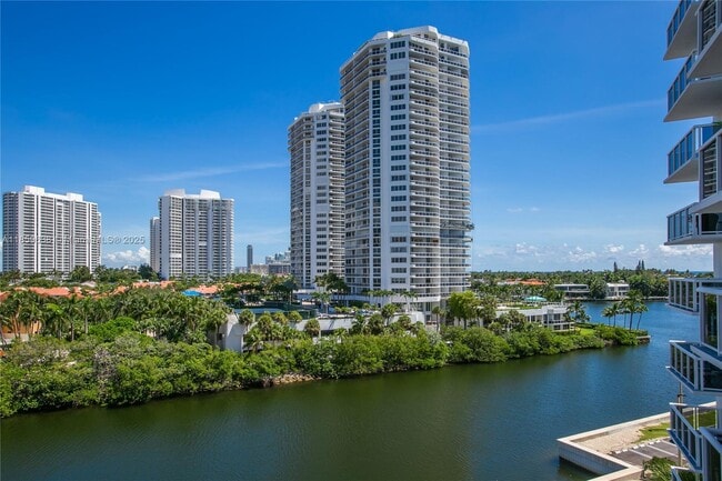 Foto del edificio - 20505 E Country Club Dr