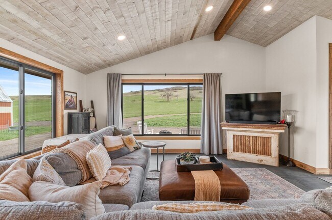 Foto del edificio - Sedalia Oasis on 8+ Acres